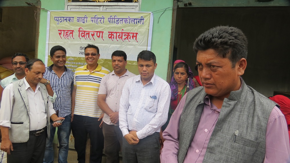 Rahata distribution by Pyuthan Rupandehi (10)