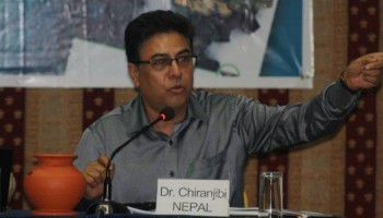 बोल्दा बोल्दै झन्डै रोएनन् राष्ट्रबैंकका गभर्नर नेपाल
