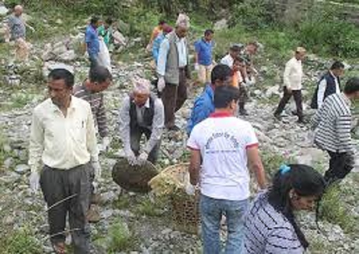 दशगजा सरसफाई तथा बृक्षारोपण गदै मैत्री संघ
