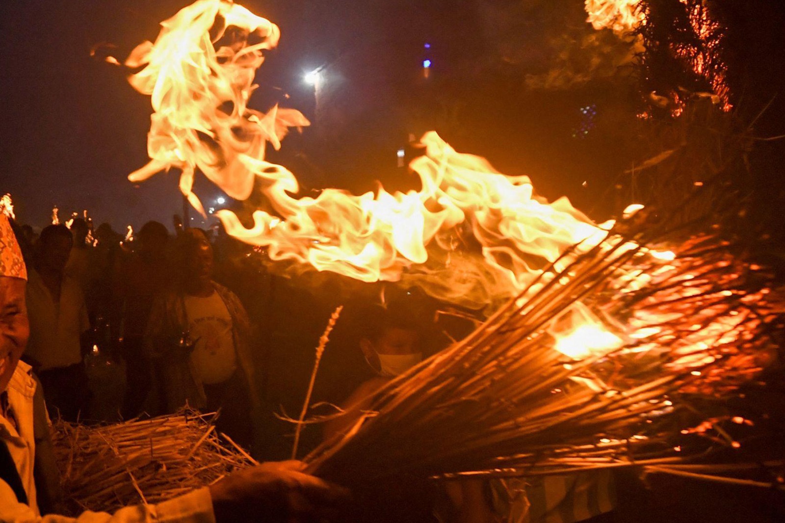 अञ्चलपुर गुरुङ्ग समाजद्वारा भव्य ‘लुतो फाल्ने’ कार्यक्रम