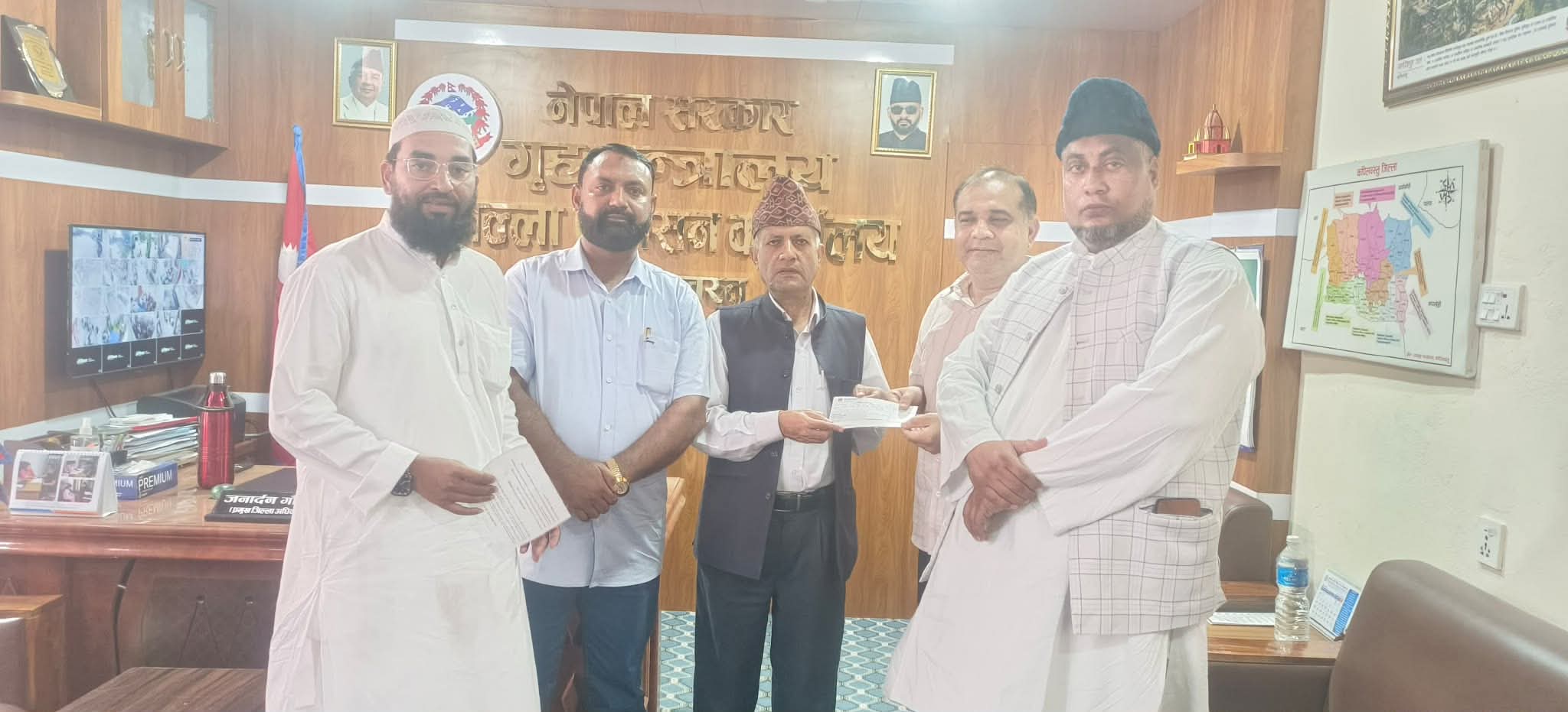 बाढीपीडितको घाउमा मलम : मुस्लिम समुदायबाट २ लाख ७४ हजार सहयोग