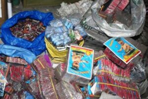 रुपन्देहीमा पाँच लाख मूल्यका पटाकासहित चार जना पक्राउ